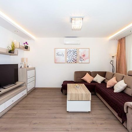 Apartments Iva Brstilo Omiš Buitenkant foto