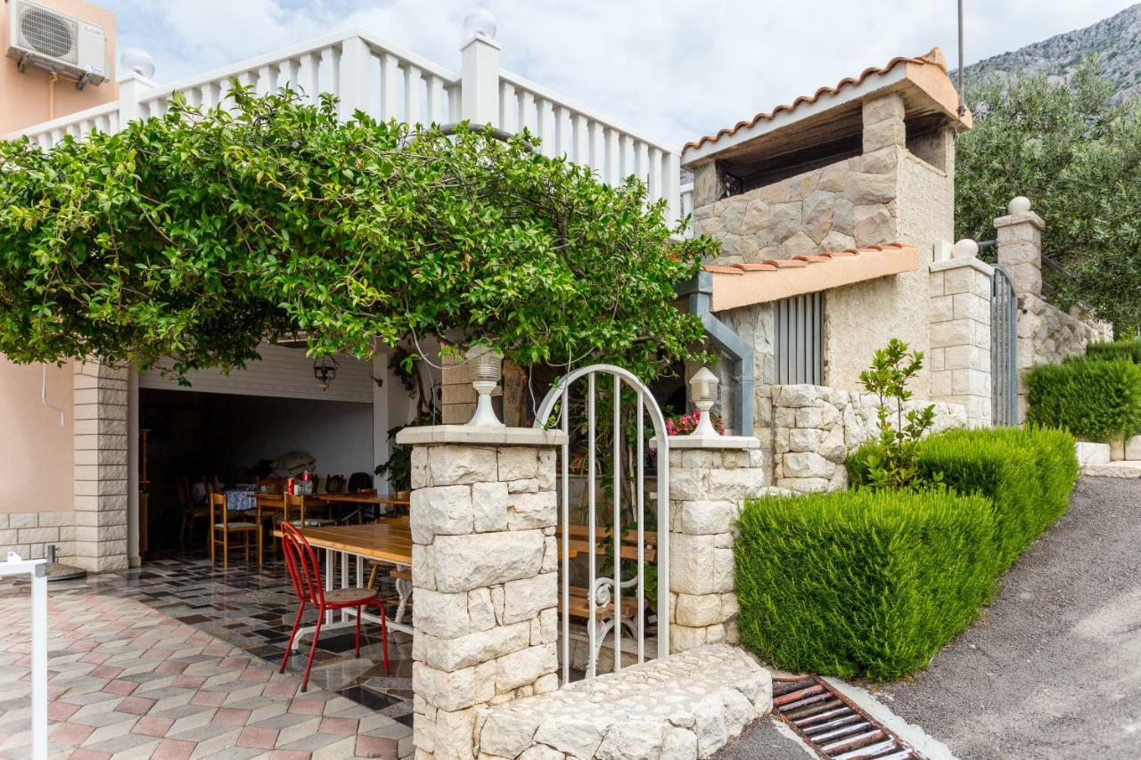 Apartments Iva Brstilo Omiš Buitenkant foto