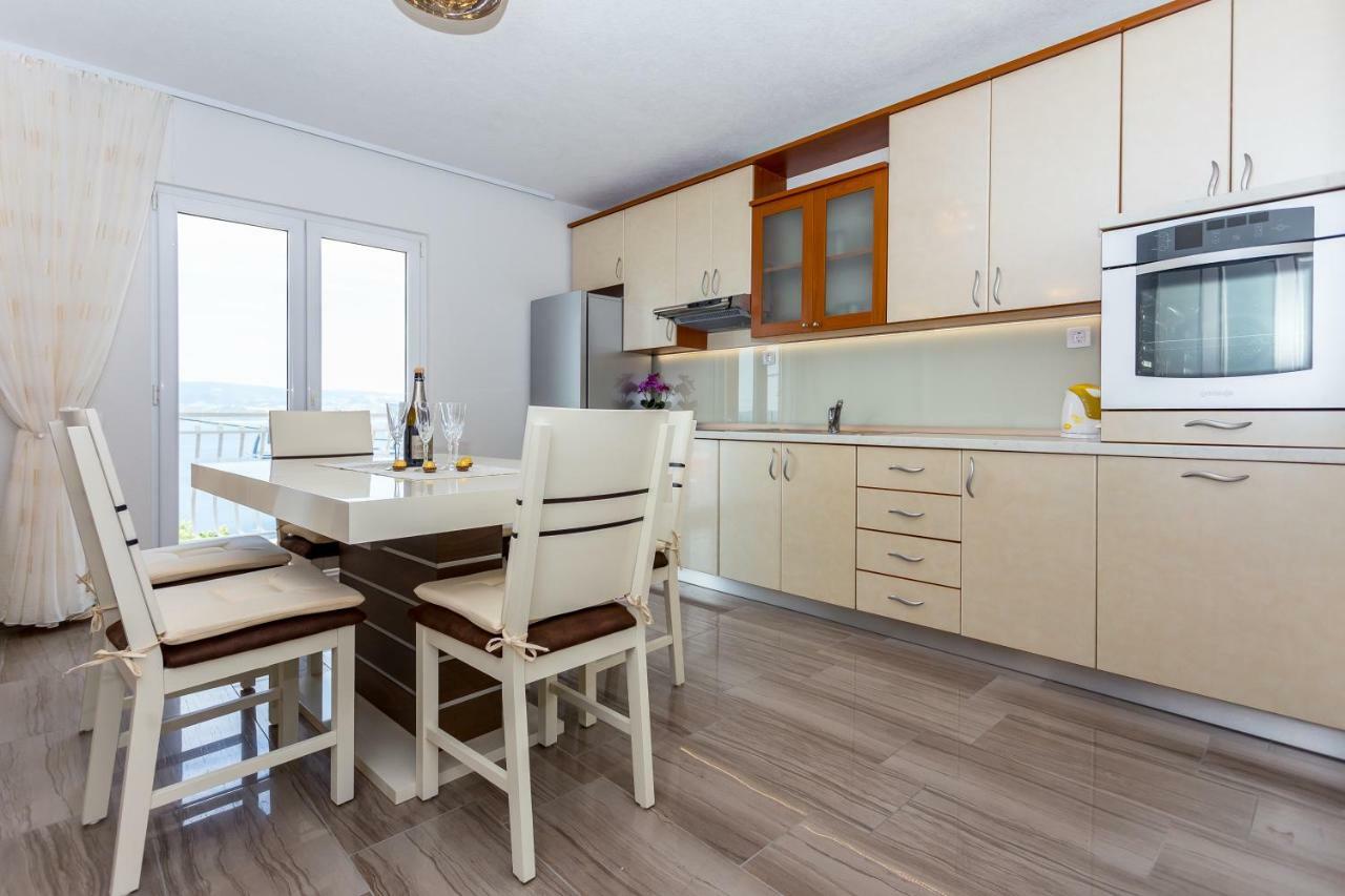 Apartments Iva Brstilo Omiš Buitenkant foto